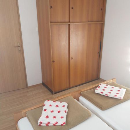 קרק Apartmani Mile מראה חיצוני תמונה