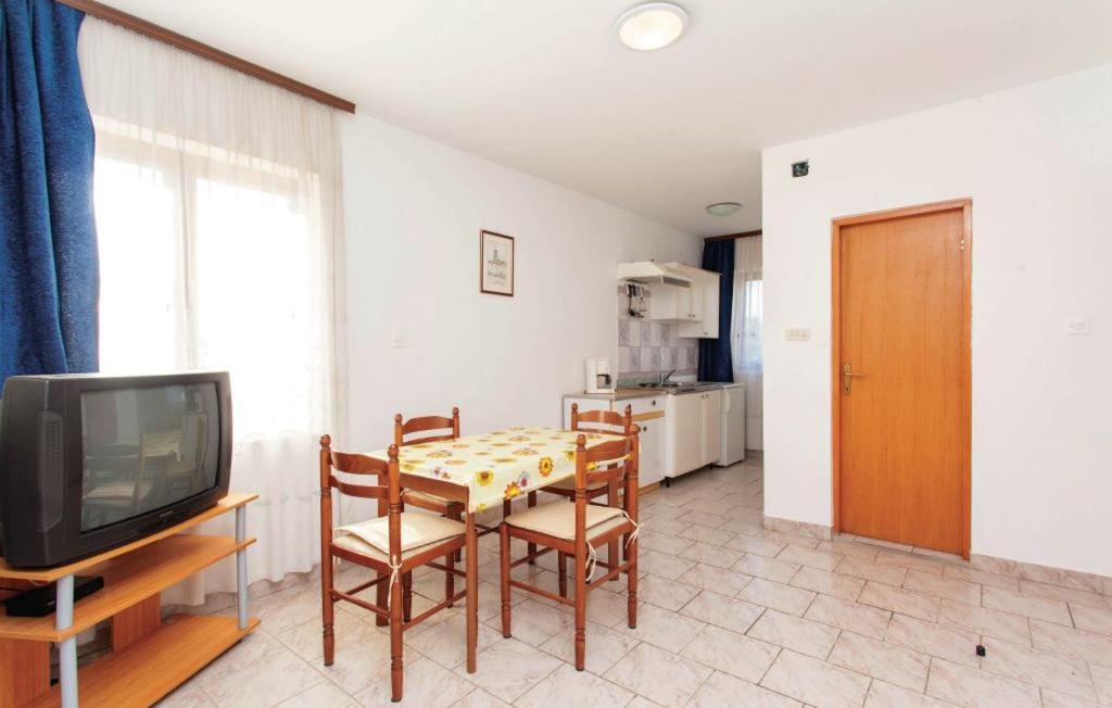 קרק Apartmani Mile מראה חיצוני תמונה