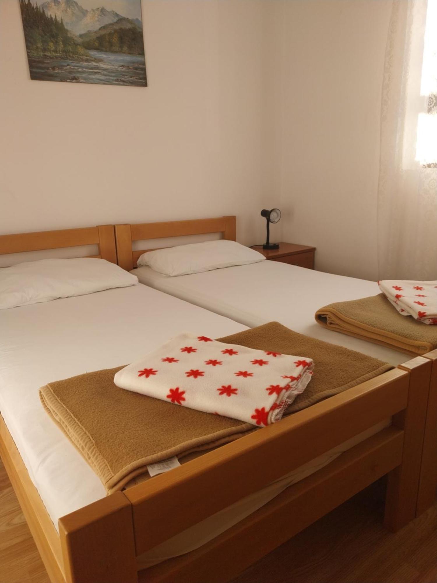 קרק Apartmani Mile מראה חיצוני תמונה